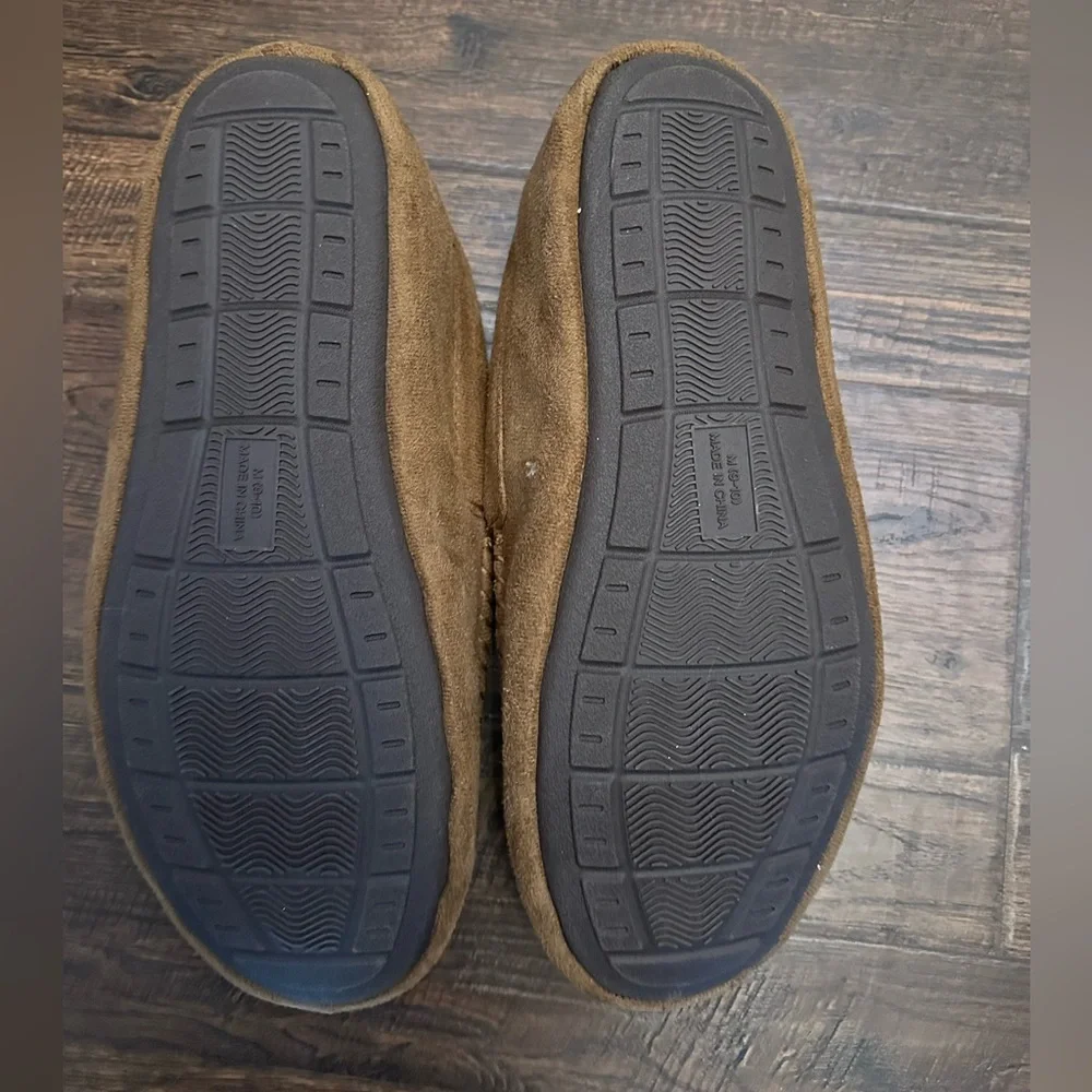Creighton moccasin slippers men’s 9/10 brand new chestnut brown blue jays